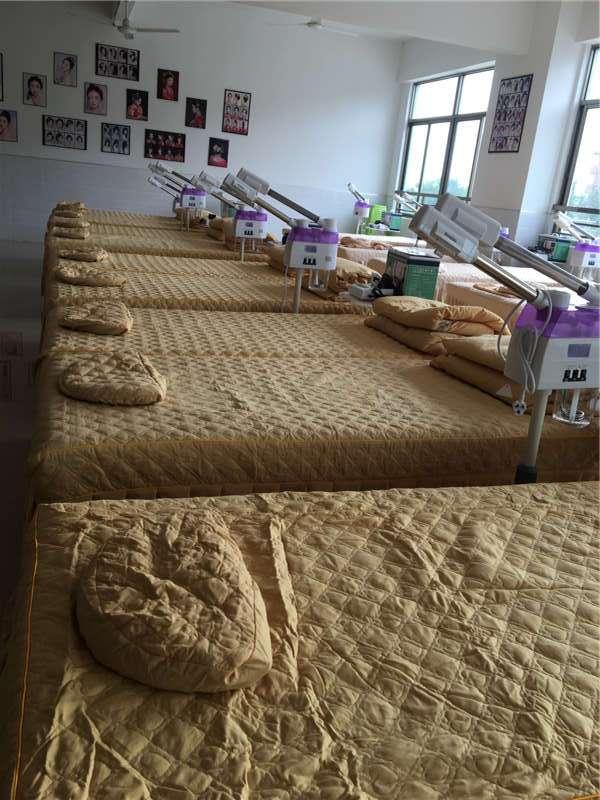 我校新建成的美容實操室投入教學使用.jpg
