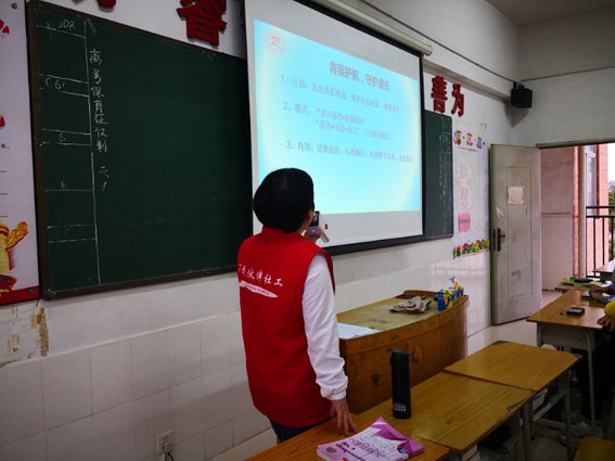 “夢(mèng)想職達(dá)，職等你來”青苗護(hù)航駐仲愷技工畢業(yè)生就業(yè)指導(dǎo)培訓(xùn)1.jpg